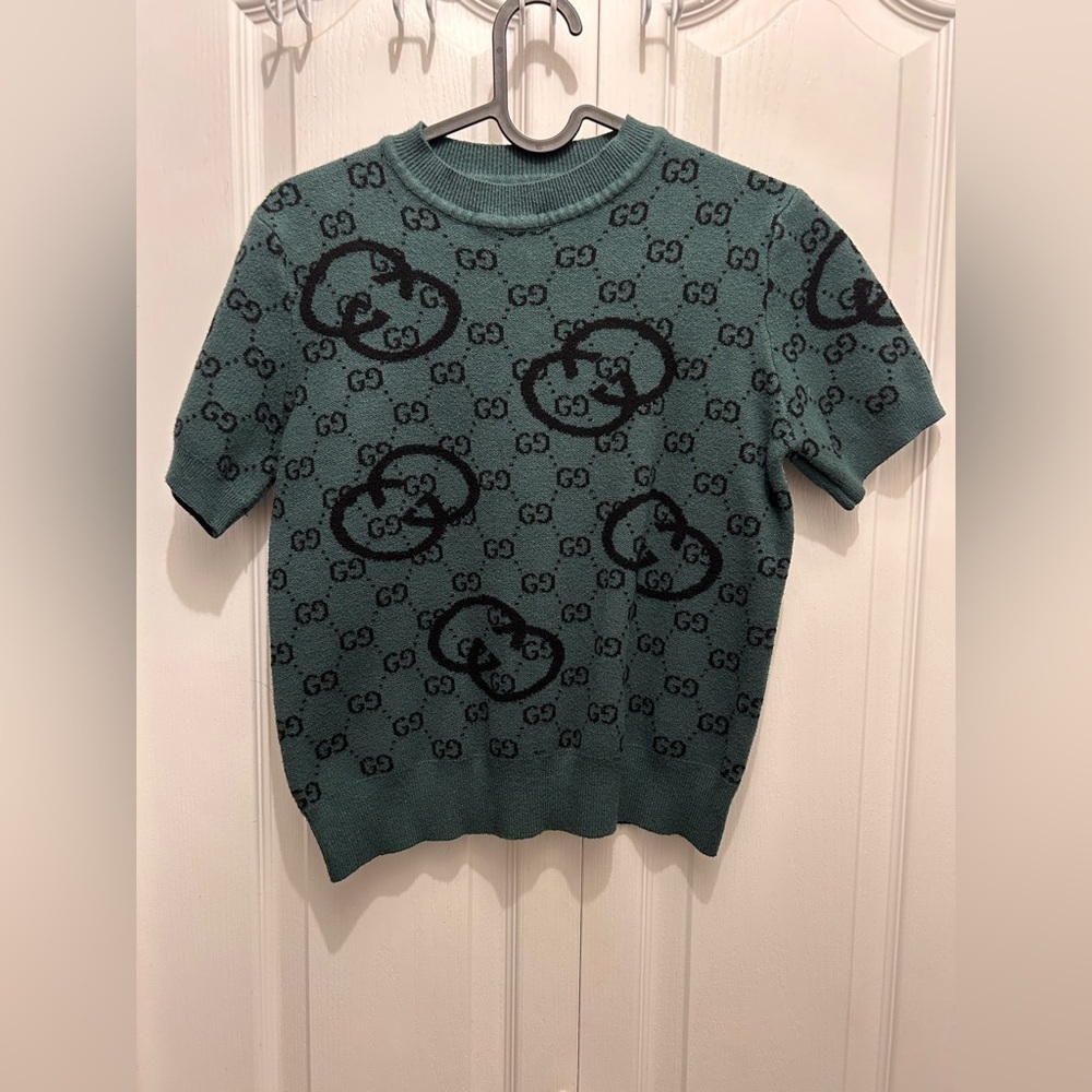 Women’s Tshirt • size small